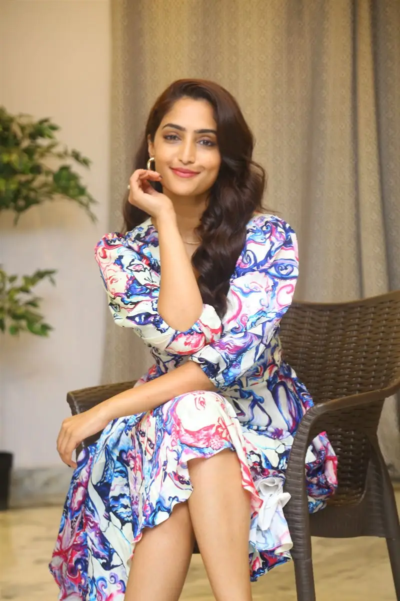 Reba Monica John Long Legs Show in Mini Blue Skirt